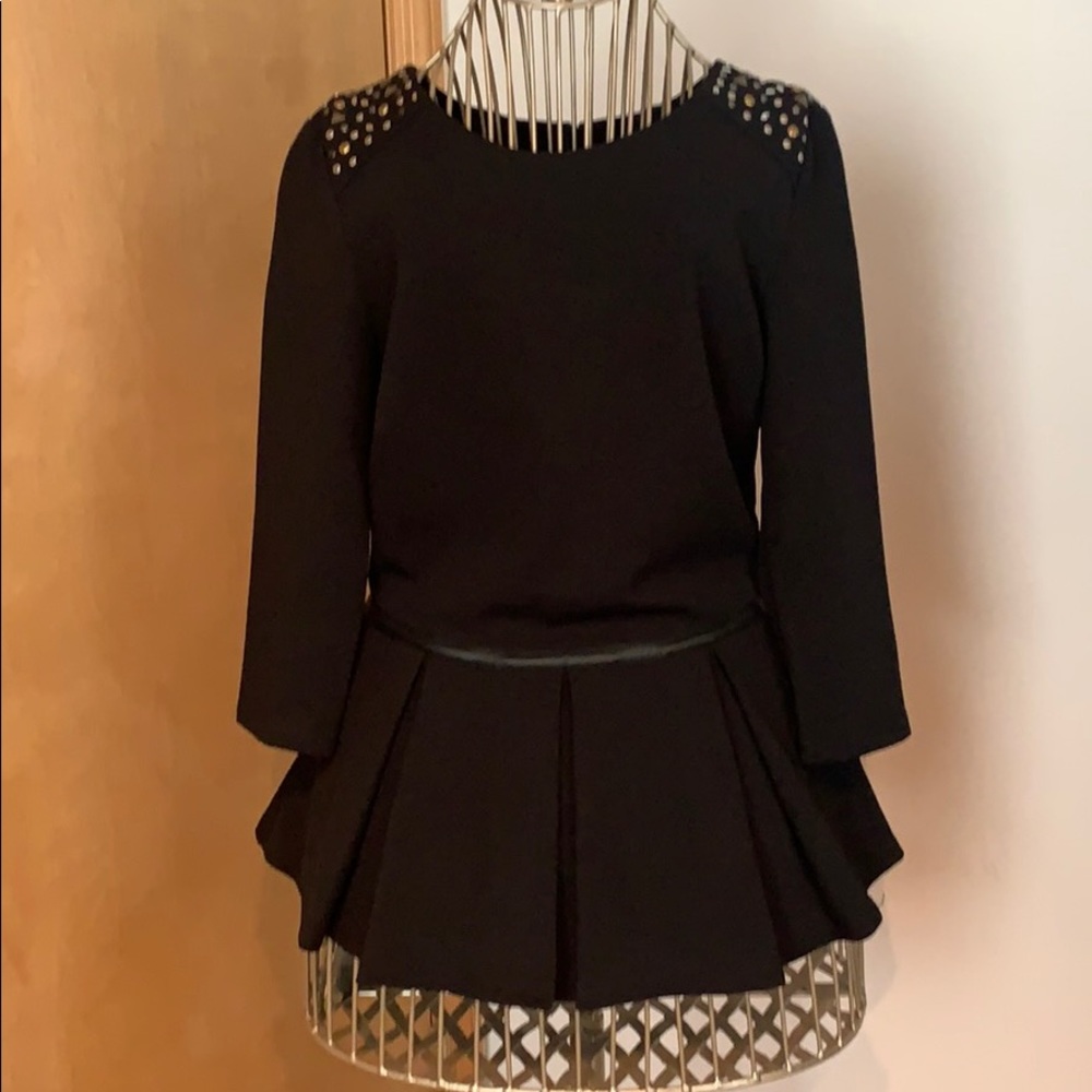 Shoulder beaded blouse